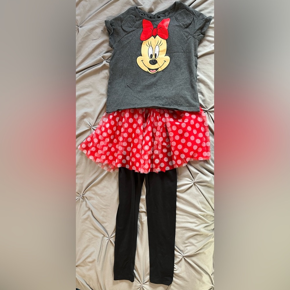 Girls Minnie matching leggings and shirt.